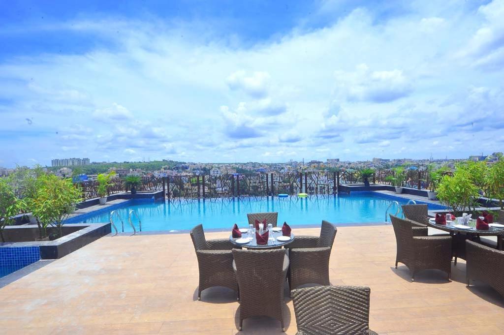 Pipul Padmaja Premium Hotel Bhubaneswar Exterior photo