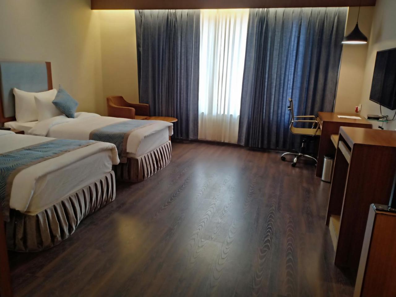 Pipul Padmaja Premium Hotel Bhubaneswar Exterior photo