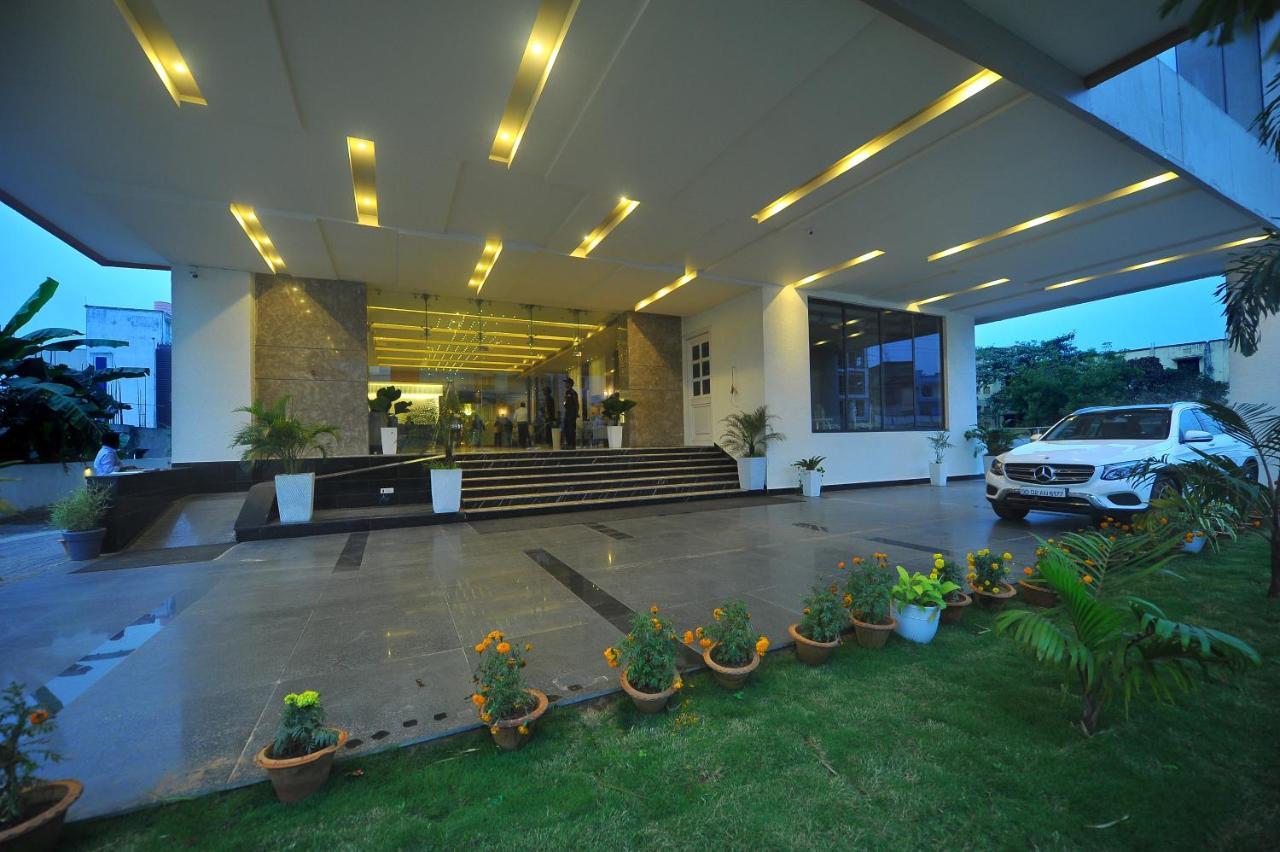Pipul Padmaja Premium Hotel Bhubaneswar Exterior photo