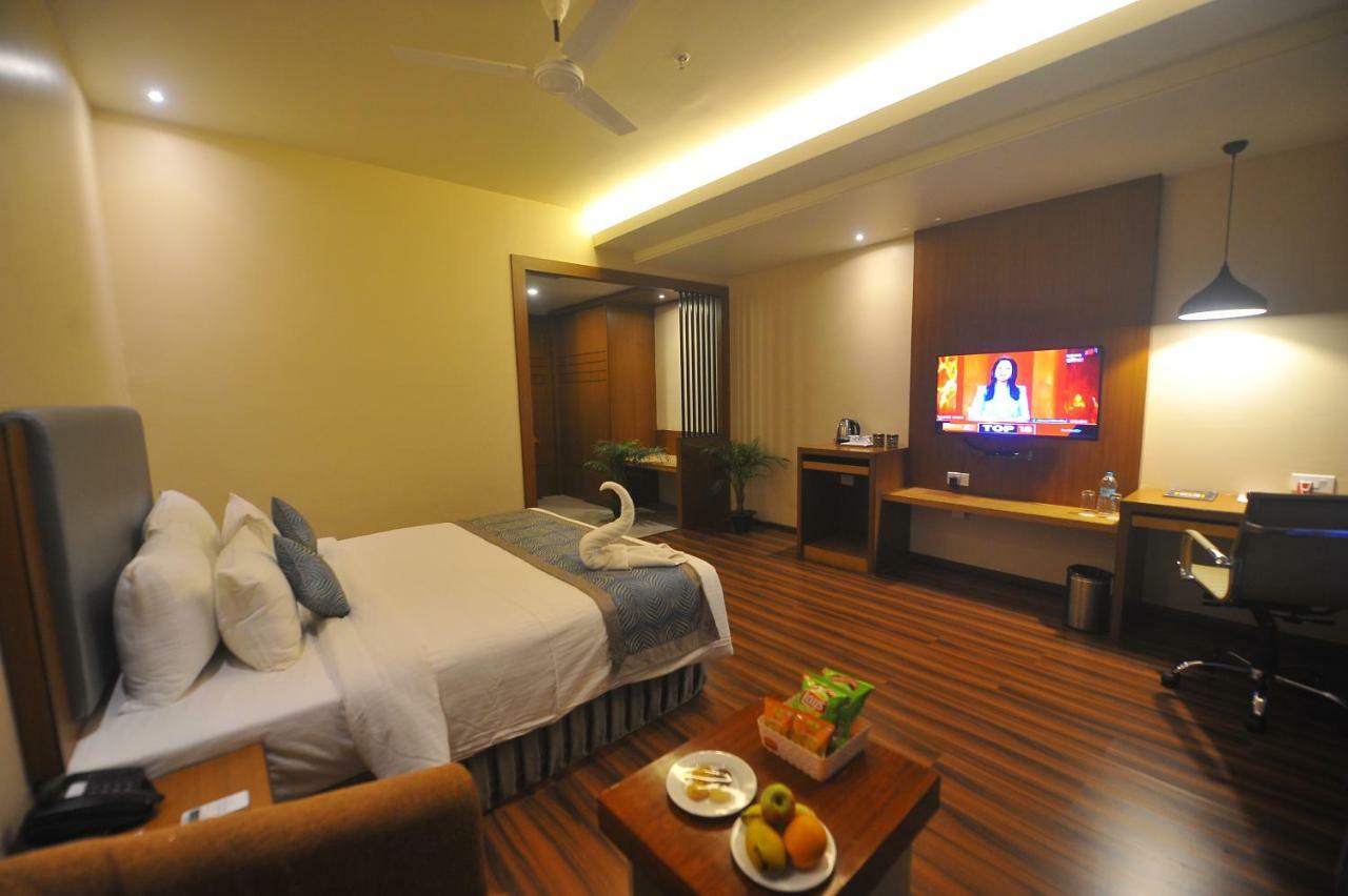 Pipul Padmaja Premium Hotel Bhubaneswar Exterior photo