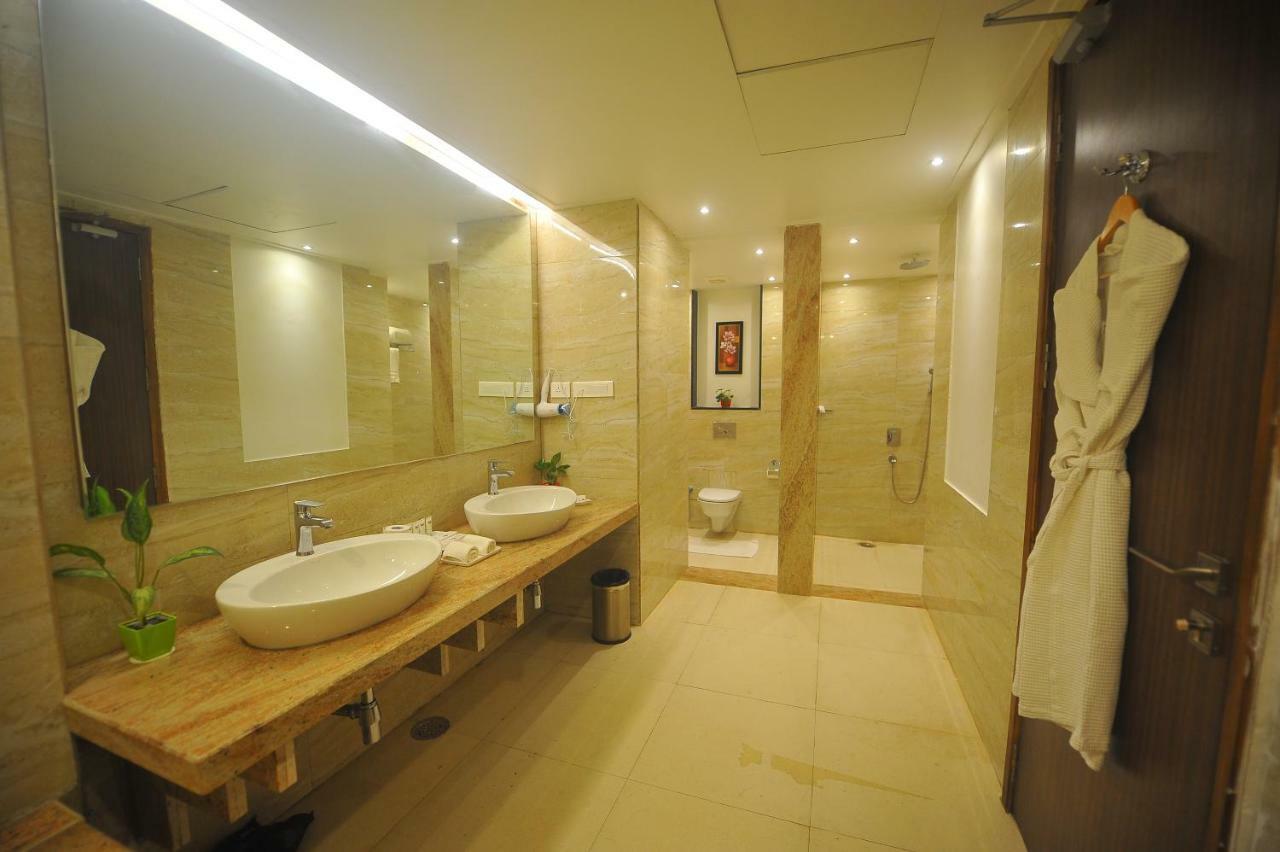 Pipul Padmaja Premium Hotel Bhubaneswar Exterior photo