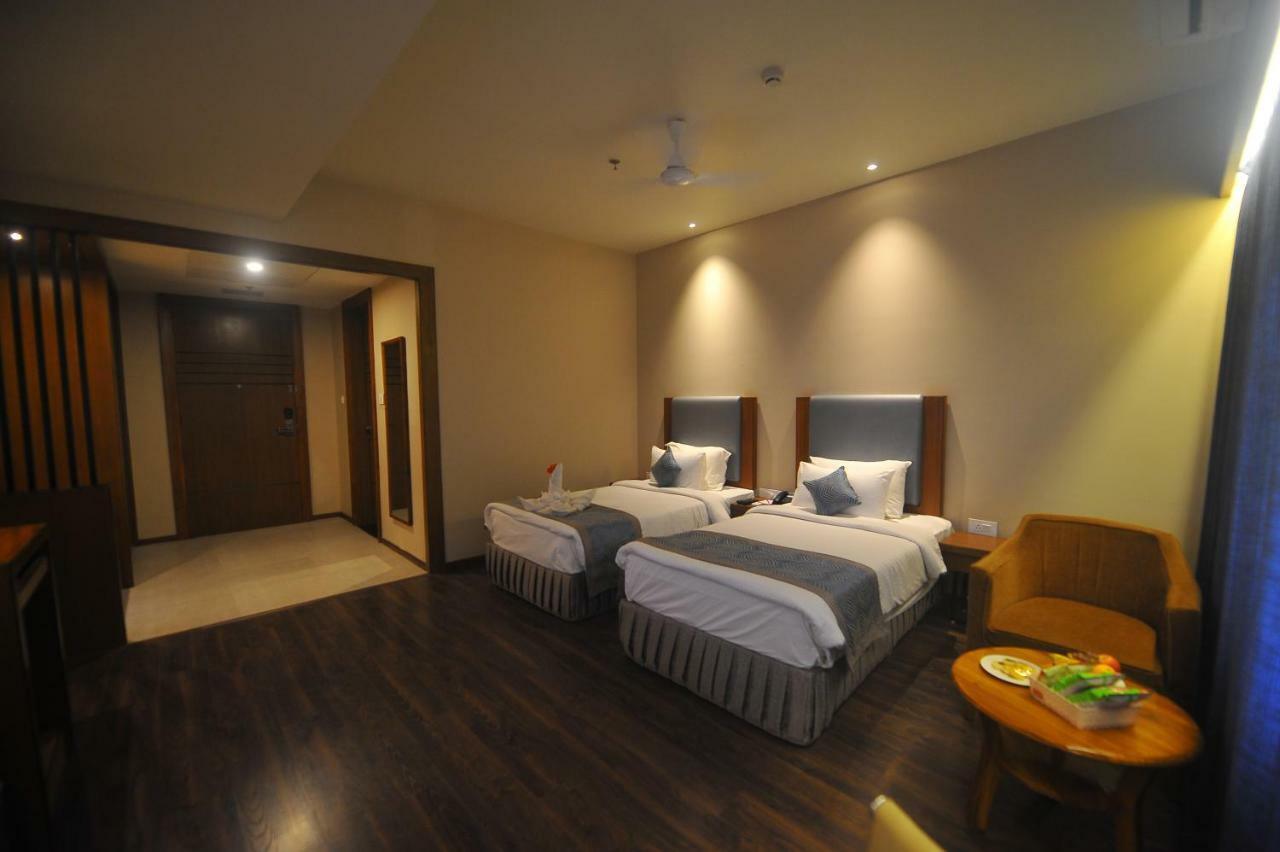 Pipul Padmaja Premium Hotel Bhubaneswar Exterior photo