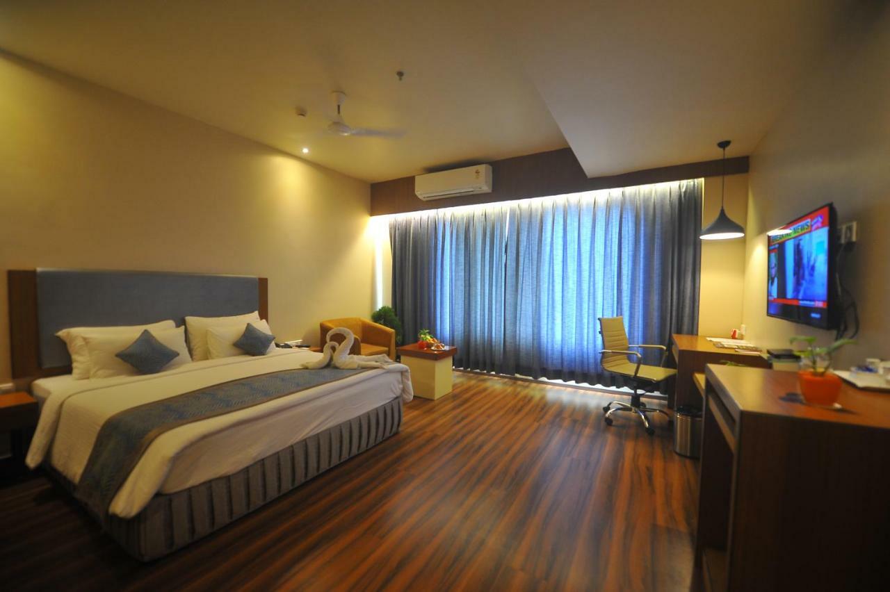 Pipul Padmaja Premium Hotel Bhubaneswar Exterior photo