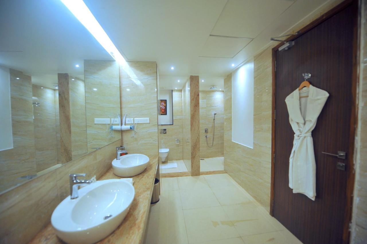 Pipul Padmaja Premium Hotel Bhubaneswar Exterior photo